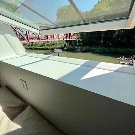 Les Volets Bleus * Saint-Venant