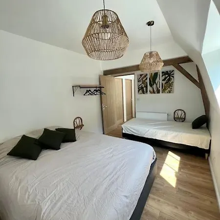 Les Volets Bleus * Saint-Venant